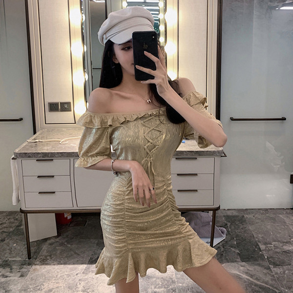 Uue mudeli lipsude ja paatkaelusega naiste kleit