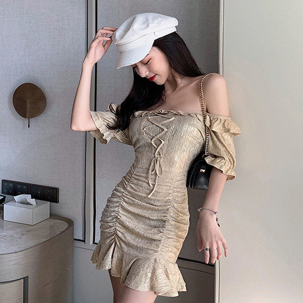 Uue mudeli lipsude ja paatkaelusega naiste kleit