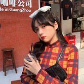 Bluză casual de damă în carouri cu guler polo