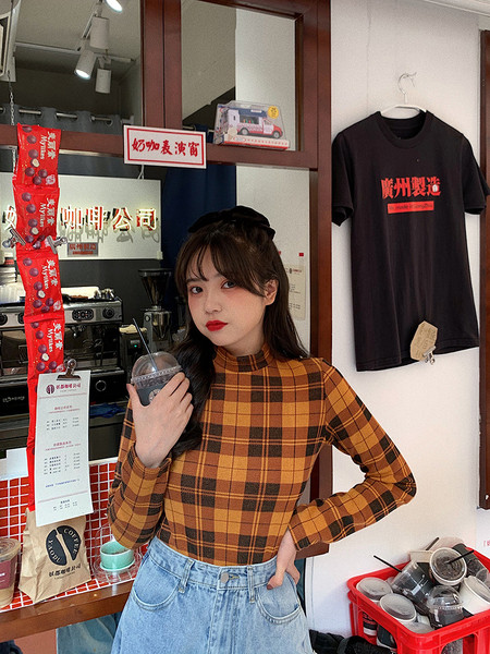 Bluză casual de damă în carouri cu guler polo