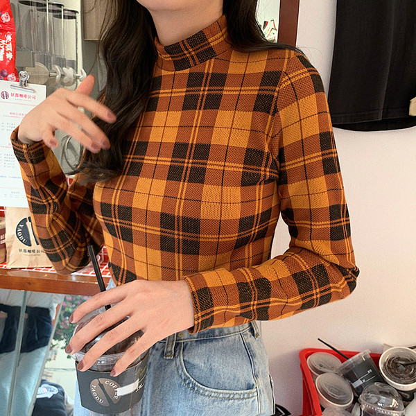 Bluză casual de damă în carouri cu guler polo