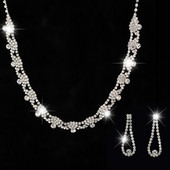 Stílusos női szett két részből álló nyaklánc + kövekkel díszített fülbevaló
