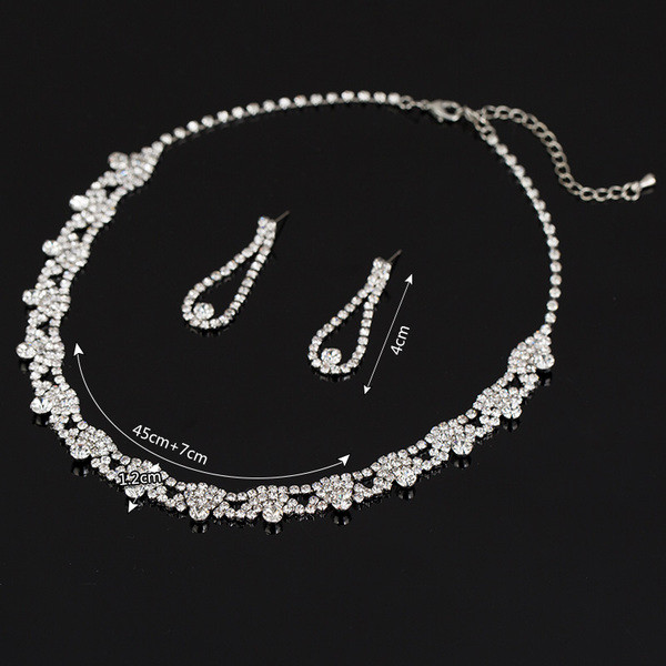 Stílusos női szett két részből álló nyaklánc + kövekkel díszített fülbevaló