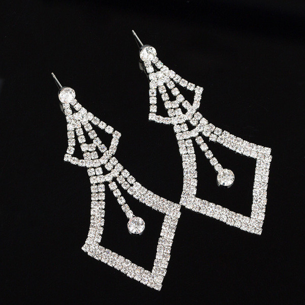 Cercei eleganti de dama cu piatra argintie