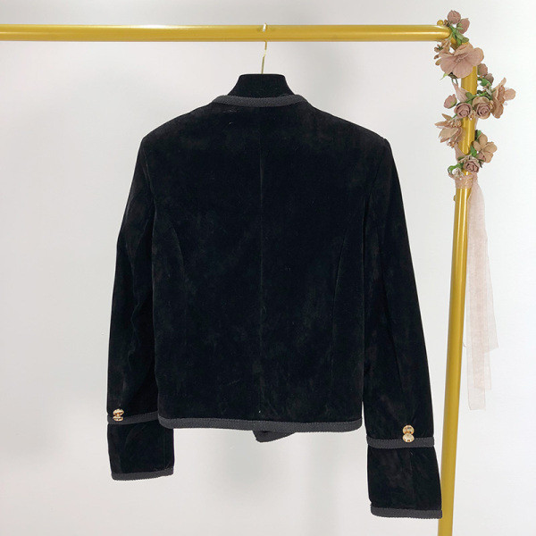 Moteriškas ekologiškas zomšinis paltas ir užsegimas šone