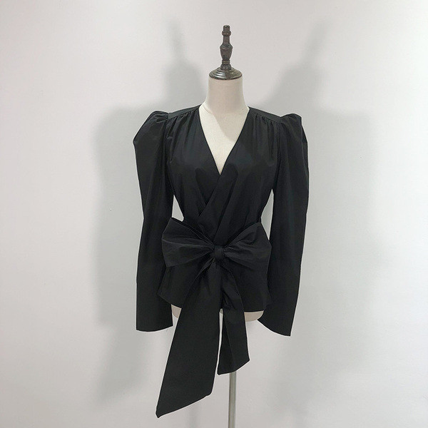 Cămașă elegantă de damă, cu decolteu și panglică spitz