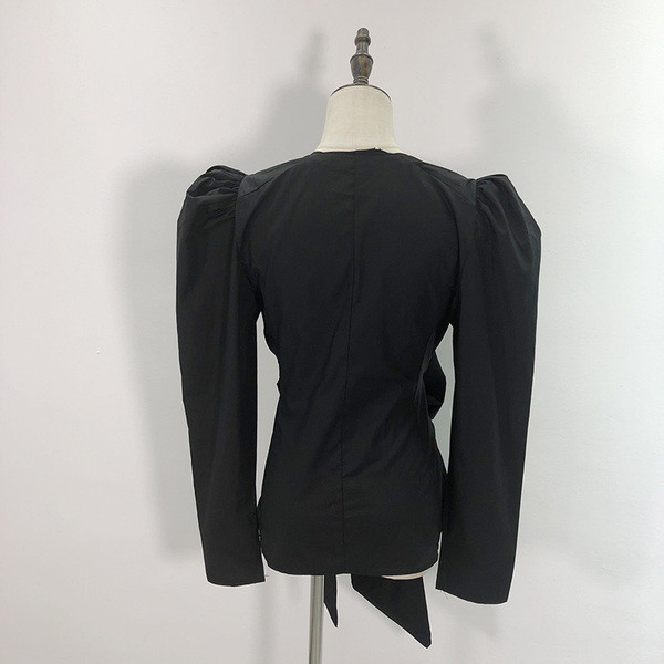 Cămașă elegantă de damă, cu decolteu și panglică spitz