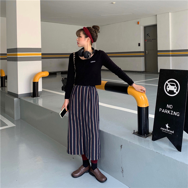 Fusta lunga in dungi cu nasturi