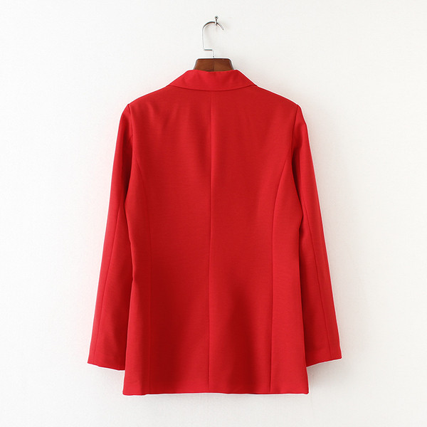 Stilingas moteriškas švarkas su špicine iškirpte ir sagomis