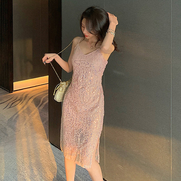 Dabartinė moteriška suknelė su blizgučiais ir plonomis petnešėlėmis