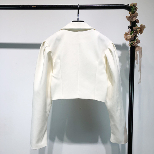 Trumpas moteriškas baltos spalvos retro paltas su atlapais