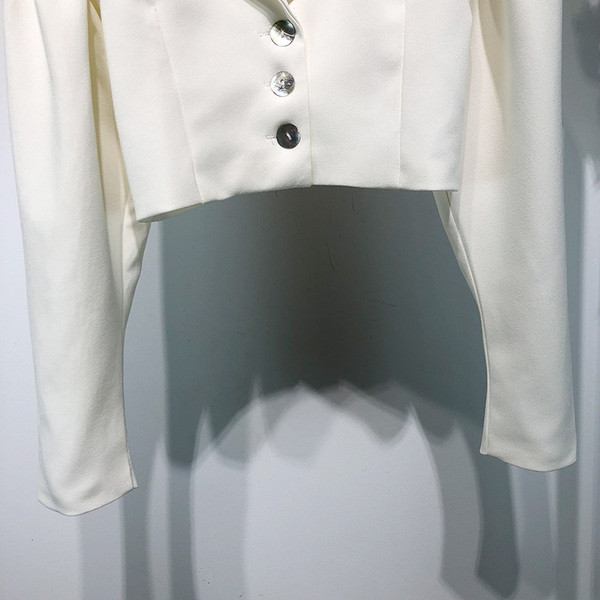 Trumpas moteriškas baltos spalvos retro paltas su atlapais