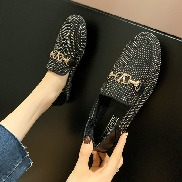 Köves, lapos talpú női alkalmi cipő