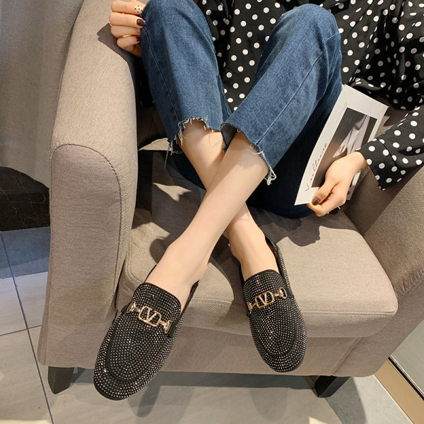 Köves, lapos talpú női alkalmi cipő