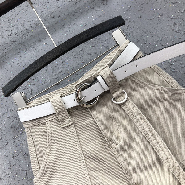 Sieviešu ikdienas šorti ar jostu un kabatām