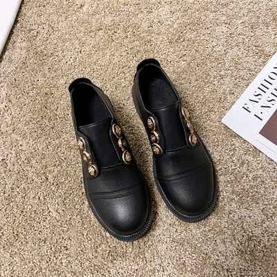 Metallelemendi ja lameda tallaga naiste vabaajajalatsid