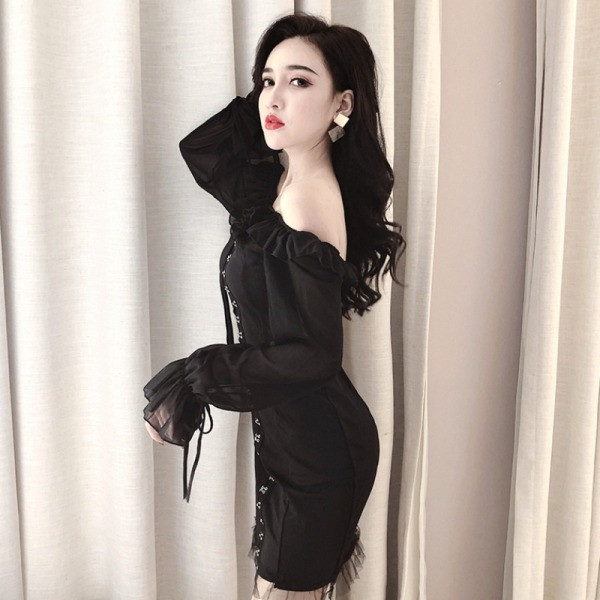 Aktuālā sieviešu kleita ar saitēm un garām piedurknēm