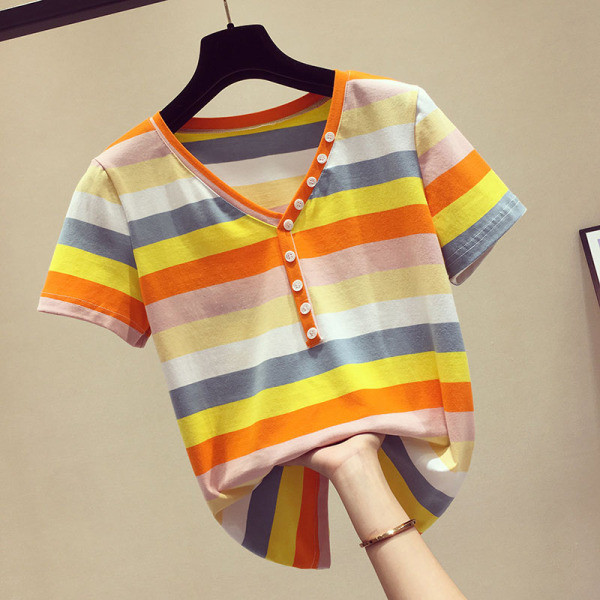 Dryžuoti moteriški marškinėliai su sagomis ir špicine iškirpte