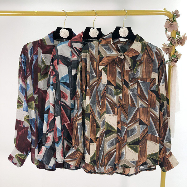 Ženska košulja sa šarenim desnim klasičnim modelom