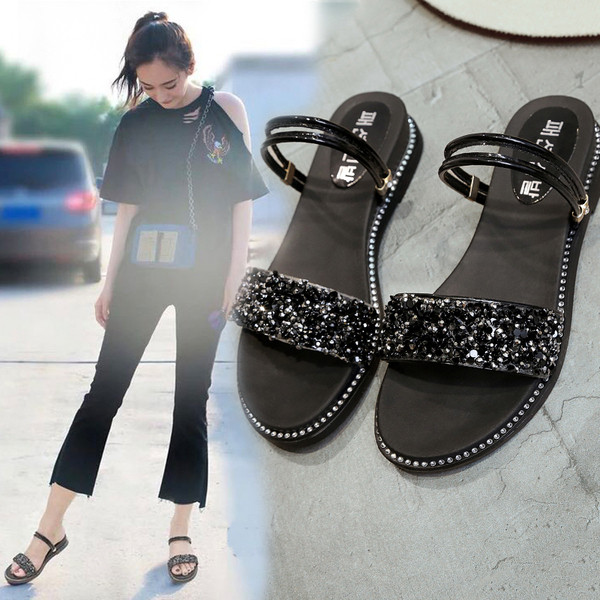 Ikdienas sieviešu sandales ar spīdīgām daļiņām un plakanu zoli