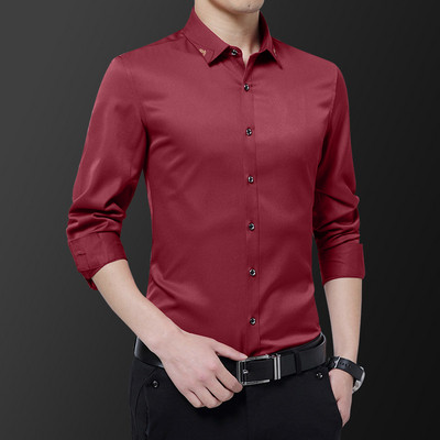 Stilingi vyriški marškiniai klasikine apykakle ir ilgomis rankovėmis