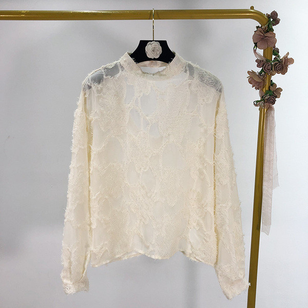 Női tavaszi csipkeblúz és félmagas gallér