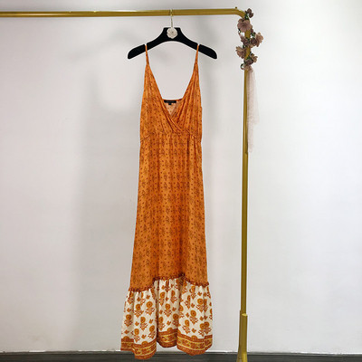 Jauna modeļa vasaras kleitas piegriezuma modelis piemērots pludmalei