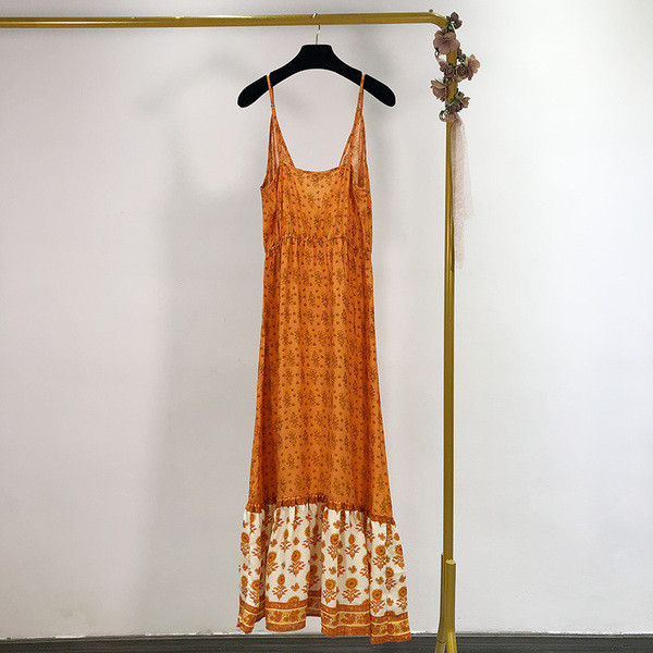 Jauna modeļa vasaras kleitas piegriezuma modelis piemērots pludmalei