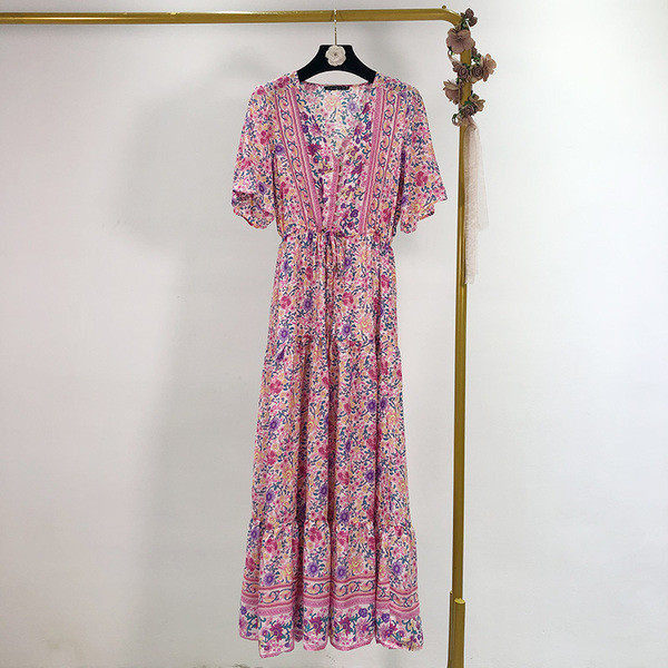 Lillemustriga naiste suvekleidi väljalõikega mudel