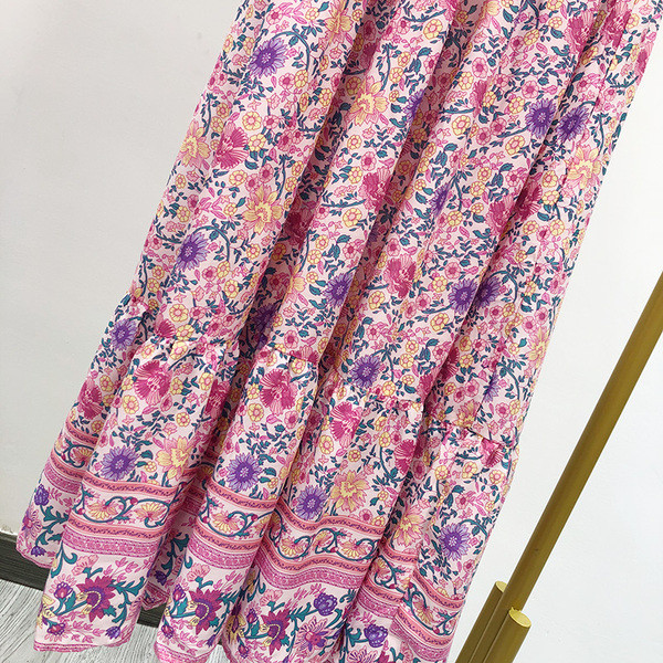 Lillemustriga naiste suvekleidi väljalõikega mudel