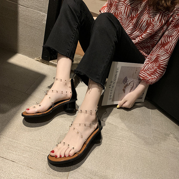 Modernas sieviešu sandales ar silikona lencēm un metāla cilpām