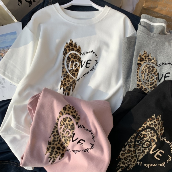 Ležerna ženska pamučna majica kratkih rukava s leopard printom