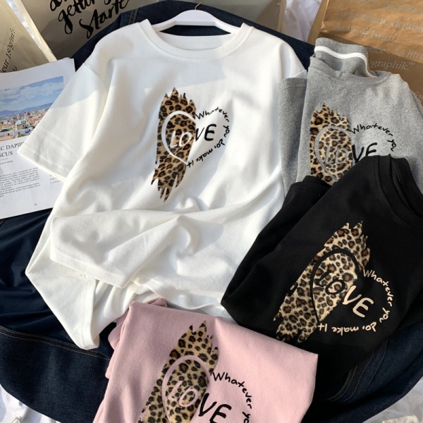 Ležerna ženska pamučna majica kratkih rukava s leopard printom