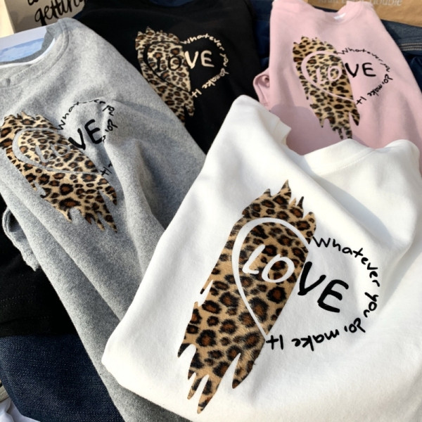 Ležerna ženska pamučna majica kratkih rukava s leopard printom