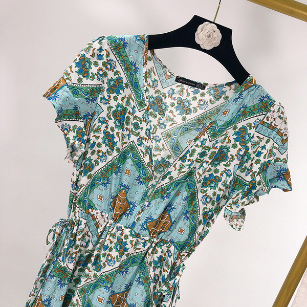 Novi model ljetne haljine model kroja sa vezicama u struku