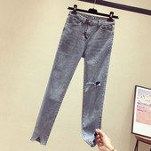 Sieviešu garie džinsi ar augstu vidukli un plēstiem motīviem