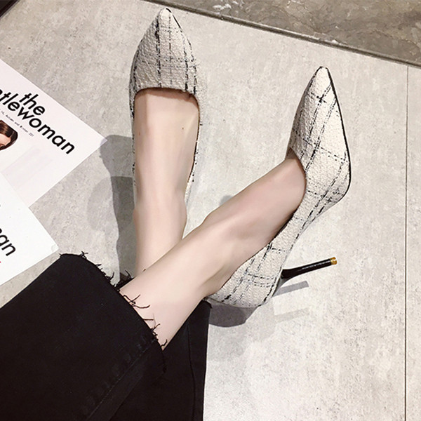 Stilingas moteriškas languotas batų smailus modelis
