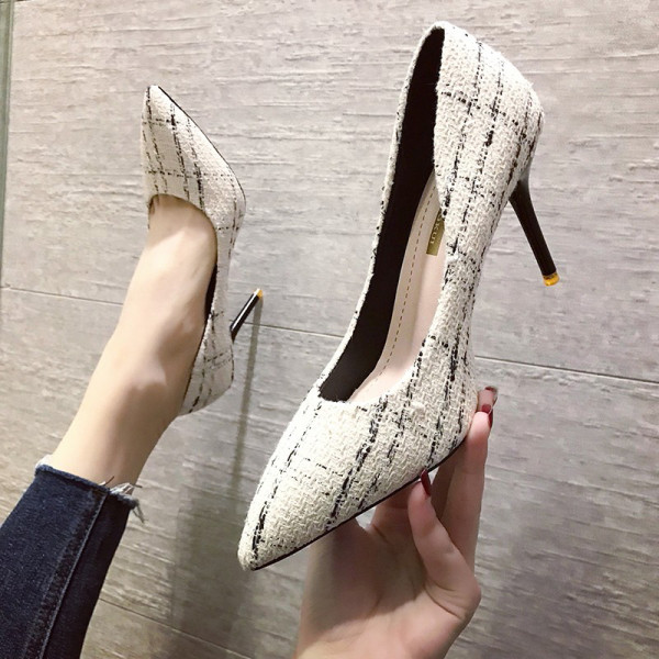 Stilingas moteriškas languotas batų smailus modelis