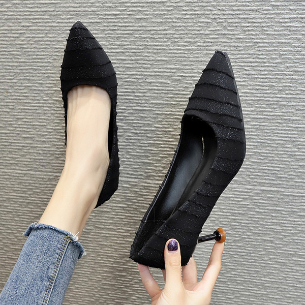 Pantofi moderni de dama cu toc subtire - model ascutit