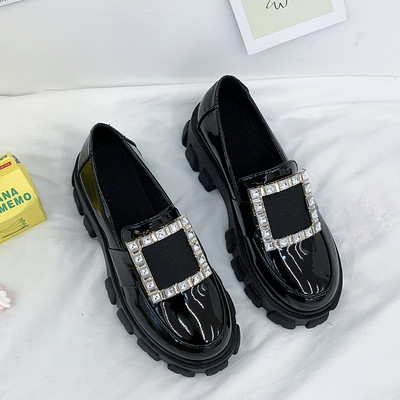 Pantofi moderni de dama cu catarama metalica patrata