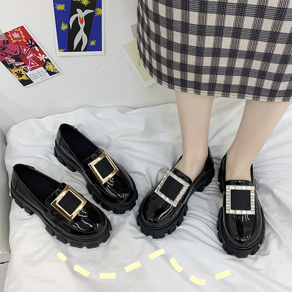 Pantofi moderni de dama cu catarama metalica patrata