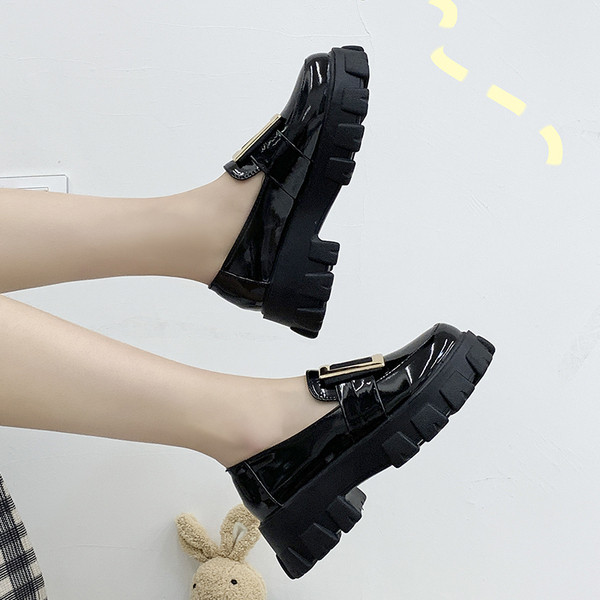 Pantofi moderni de dama cu catarama metalica patrata