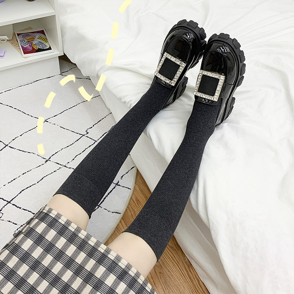 Pantofi moderni de dama cu catarama metalica patrata