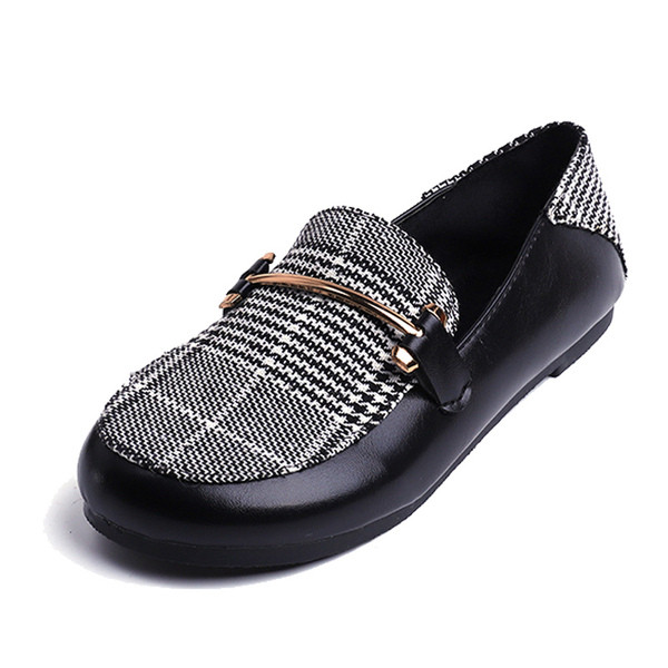 Pantofi casual dama in carouri cu talpa plata si element metalic