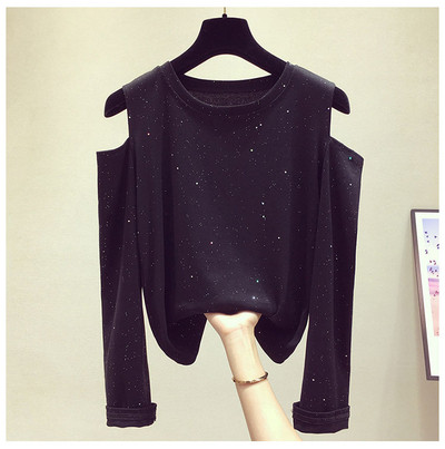 Ženska bluza golih ramena i ovalnog dekoltea