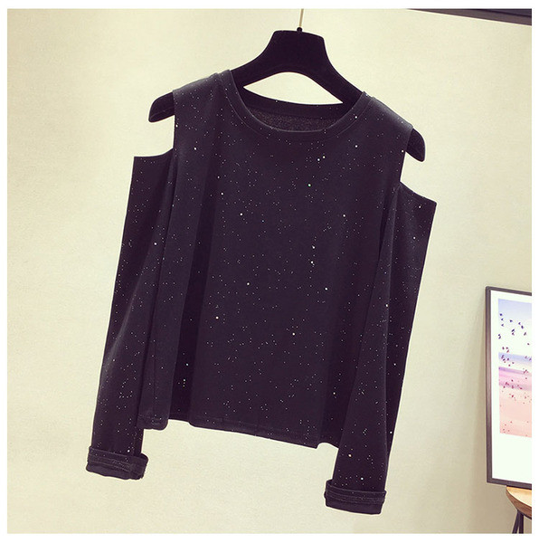 Ženska bluza golih ramena i ovalnog dekoltea