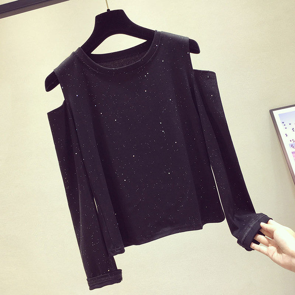 Ženska bluza golih ramena i ovalnog dekoltea