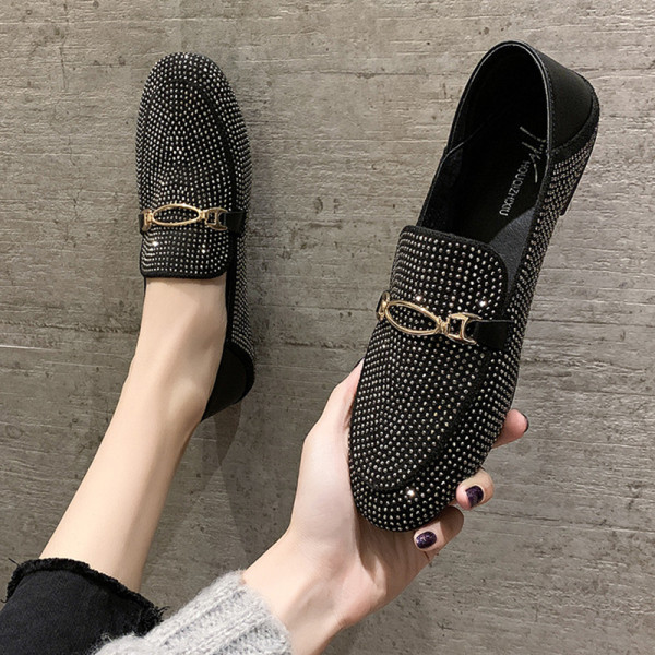 Moodsad naiste kingad kivide ja metallelemendiga