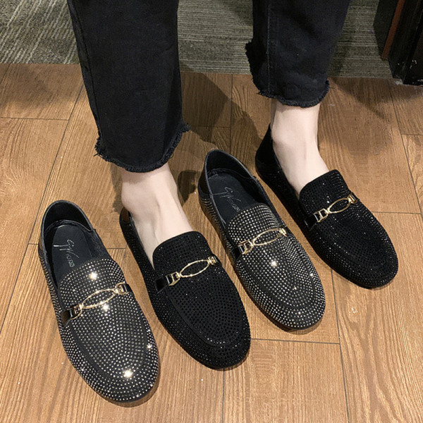 Moodsad naiste kingad kivide ja metallelemendiga