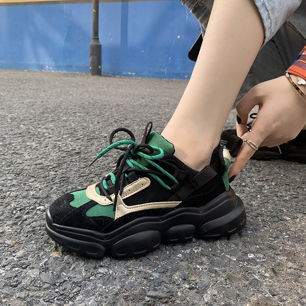 Sporta un ikdienas sieviešu kedas ar raupju zoli